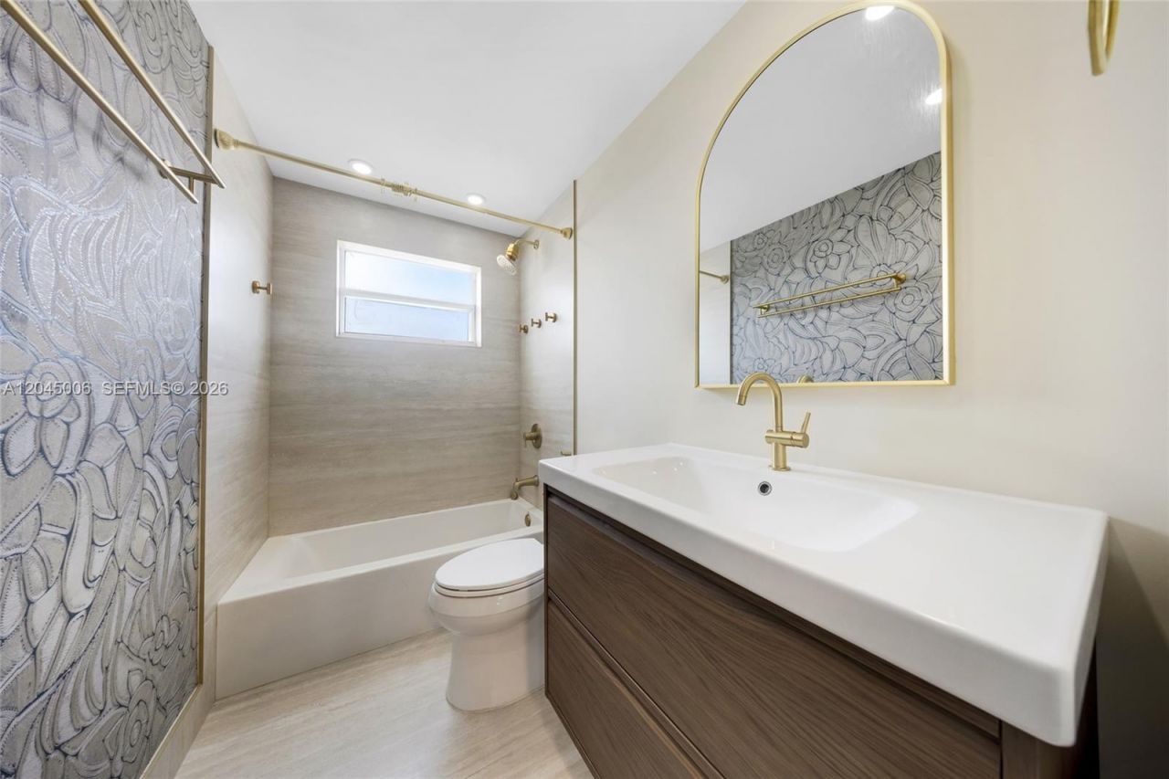 20 NW 87th Ave , Unit A208, Miami, FL 33172 Photo