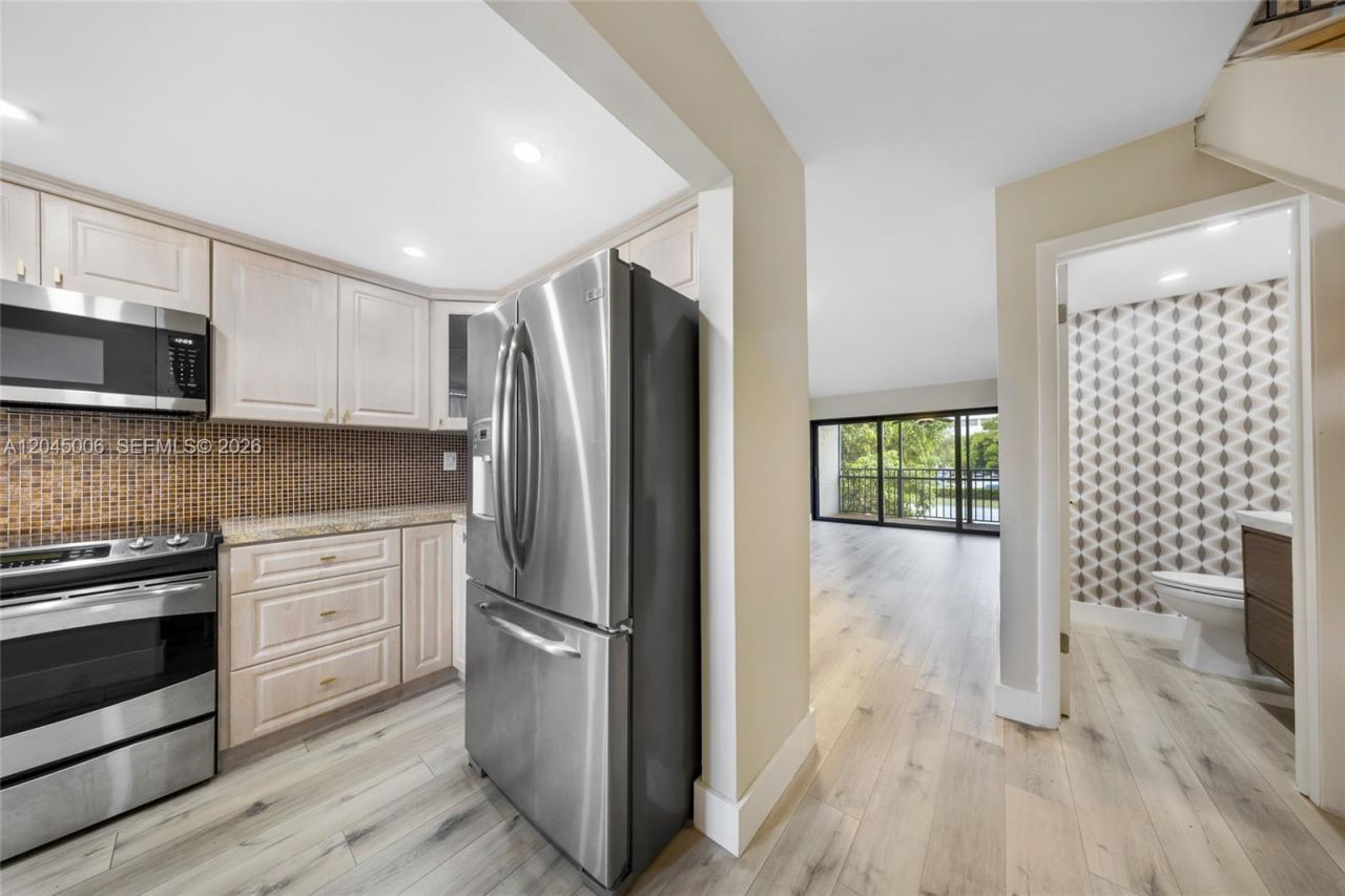 20 NW 87th Ave , Unit A208, Miami, FL 33172 Photo