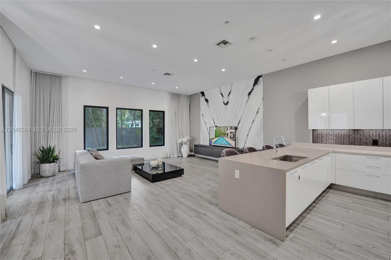 5742 E Brookfield Cir E , Hollywood, FL 33312 Photo