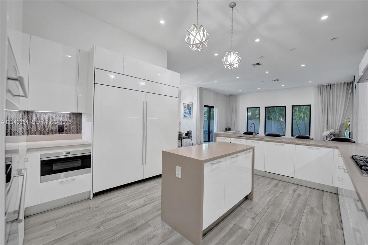 5742 E Brookfield Cir E , Hollywood, FL 33312 Photo