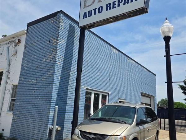 1018 W 9 Mile Road, Ferndale, MI 48220
