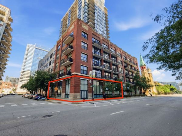 210 S Desplaines Street , Unit SE, Chicago, IL 60661