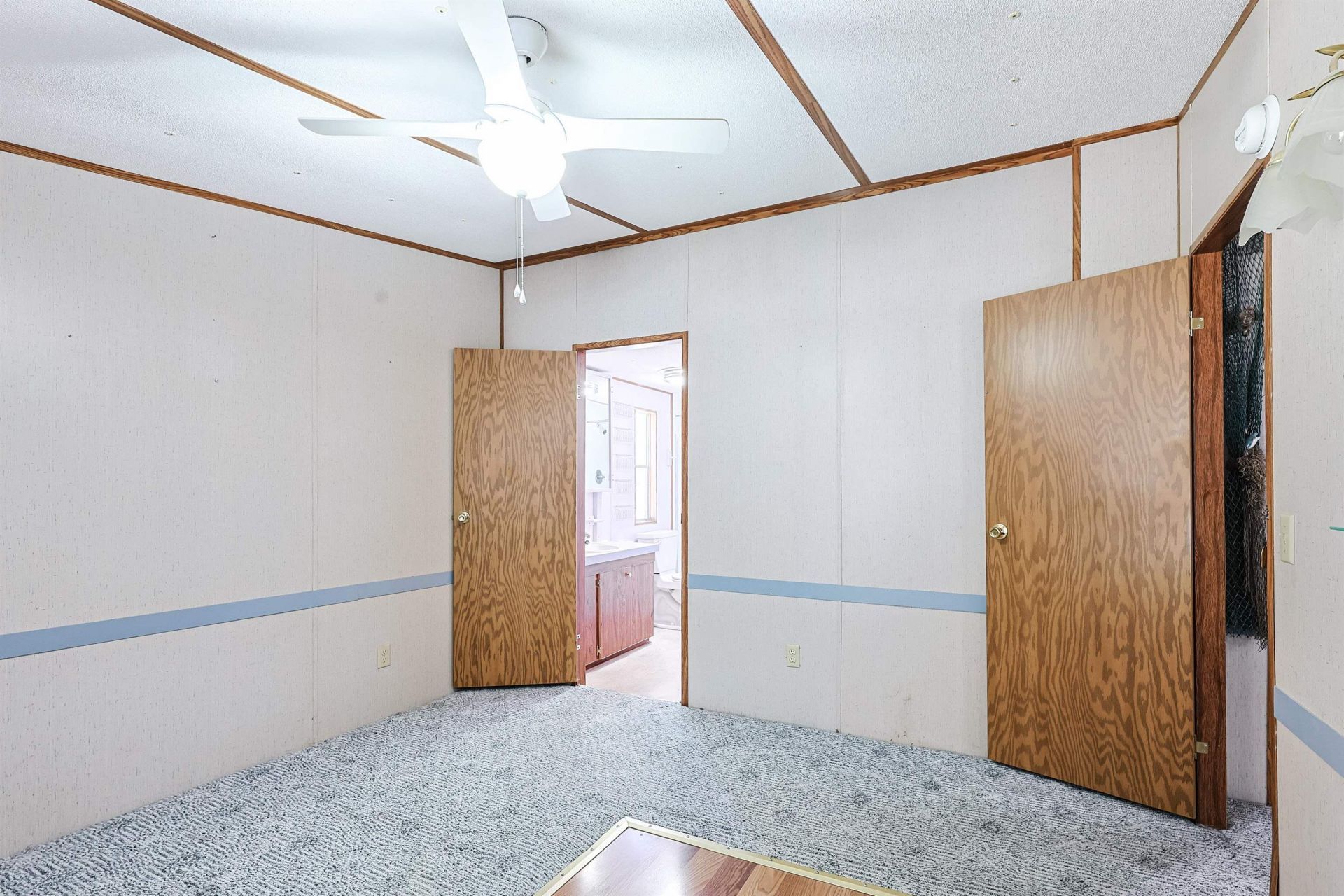 555 Woodland Dr. Photo 12