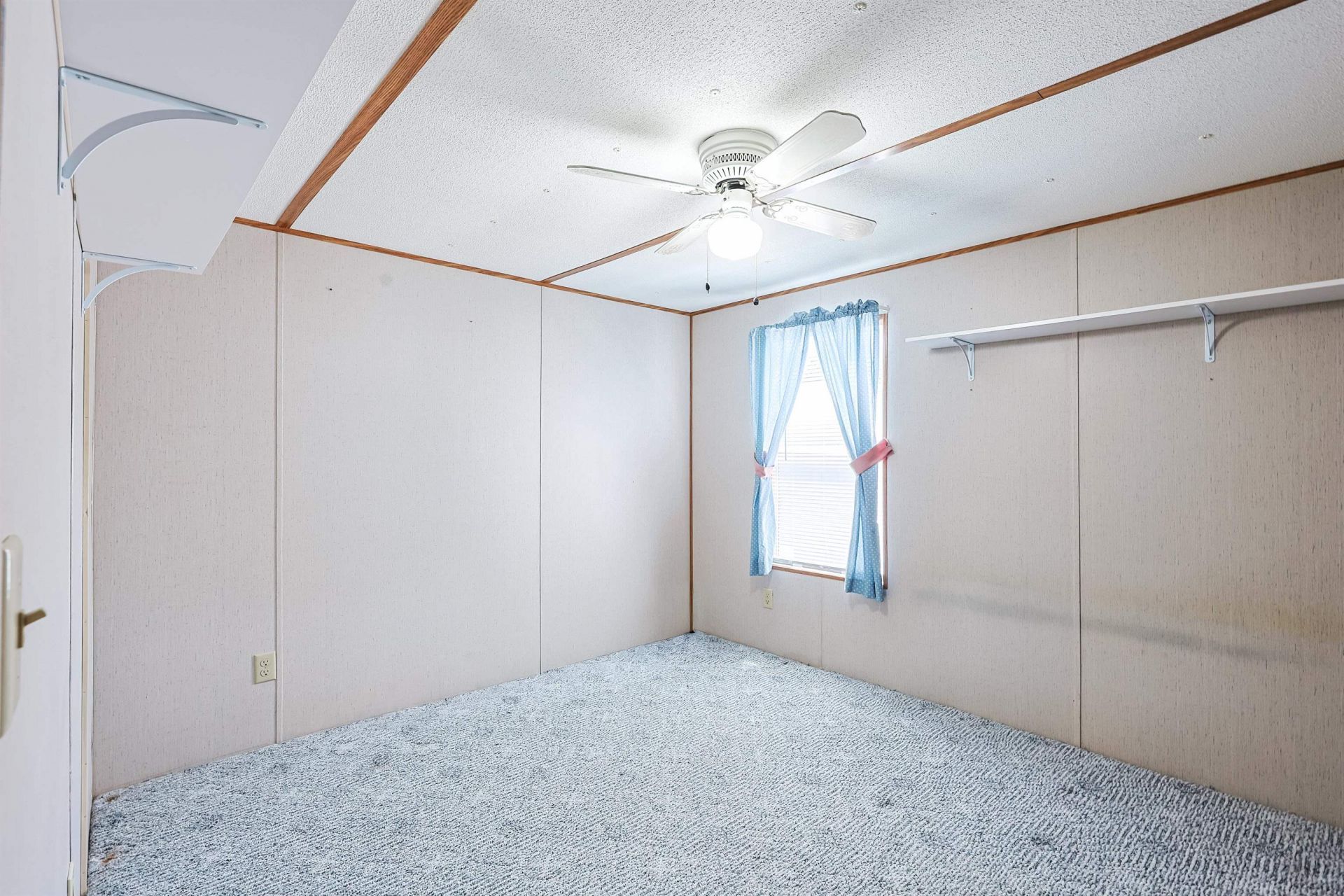 555 Woodland Dr. Photo 15