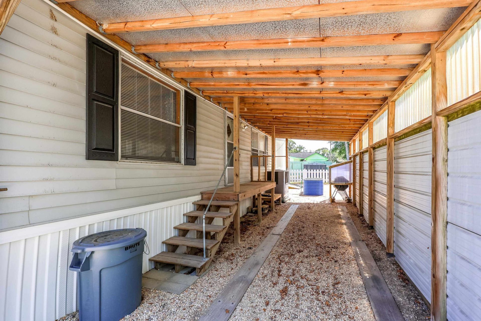 555 Woodland Dr. Photo 2
