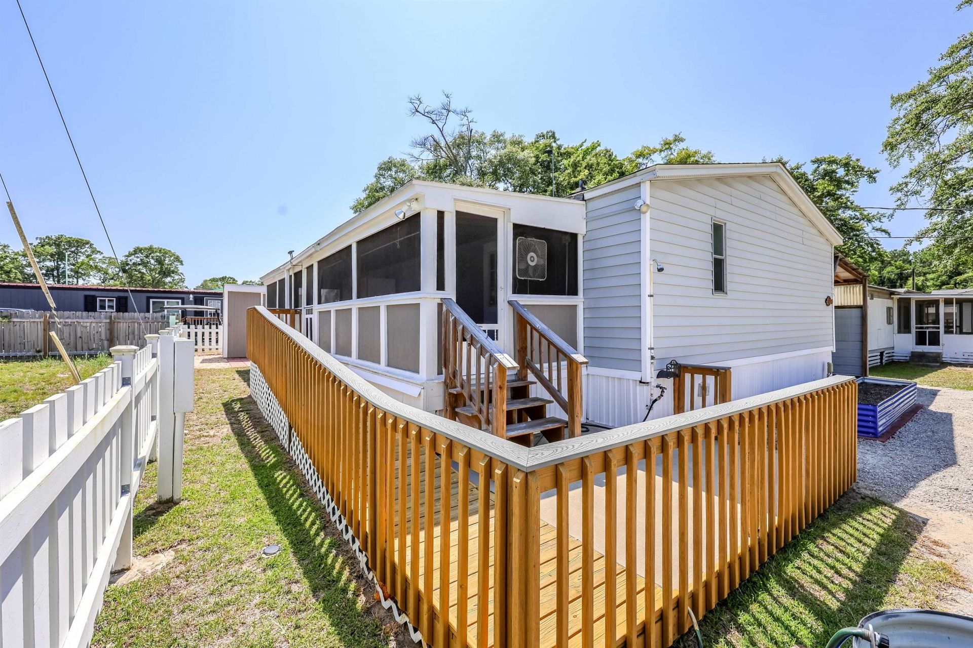 555 Woodland Dr. Photo 3