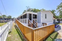 555 Woodland Dr. photo 4