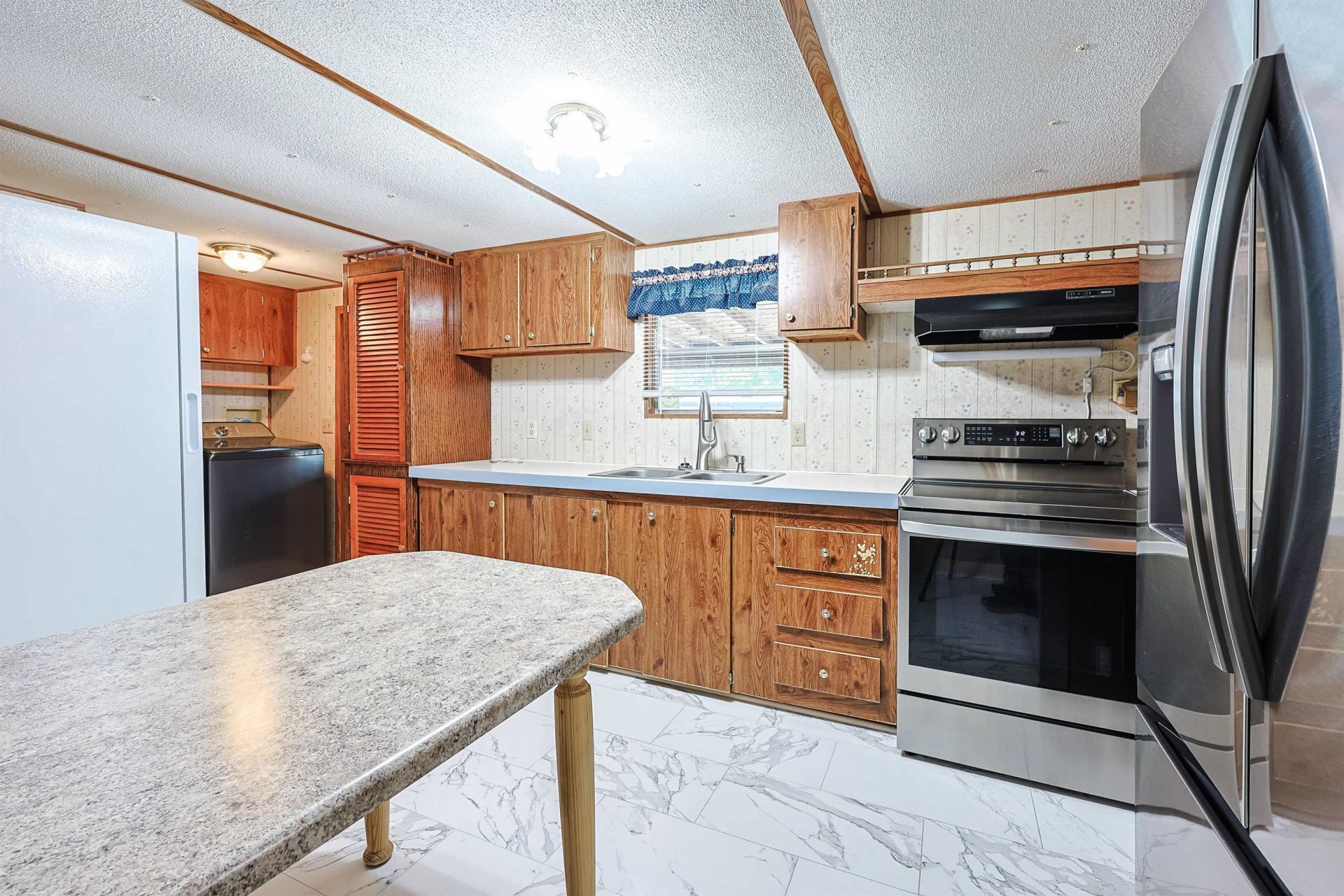 555 Woodland Dr. Photo 7