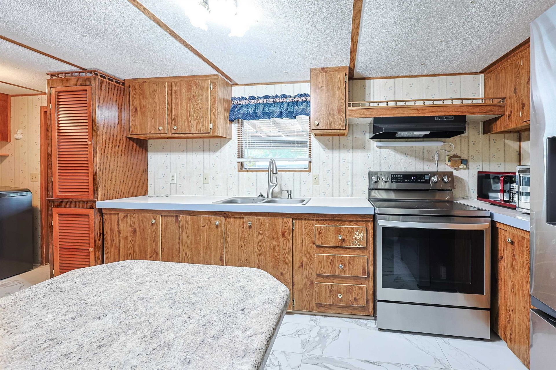 555 Woodland Dr. Photo 9