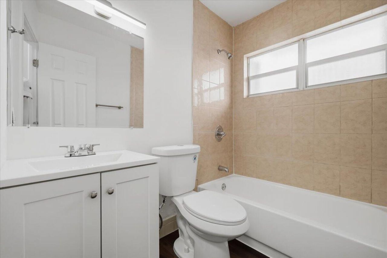 3913 NW 76th Terrace, Hollywood, FL 33024 Photo