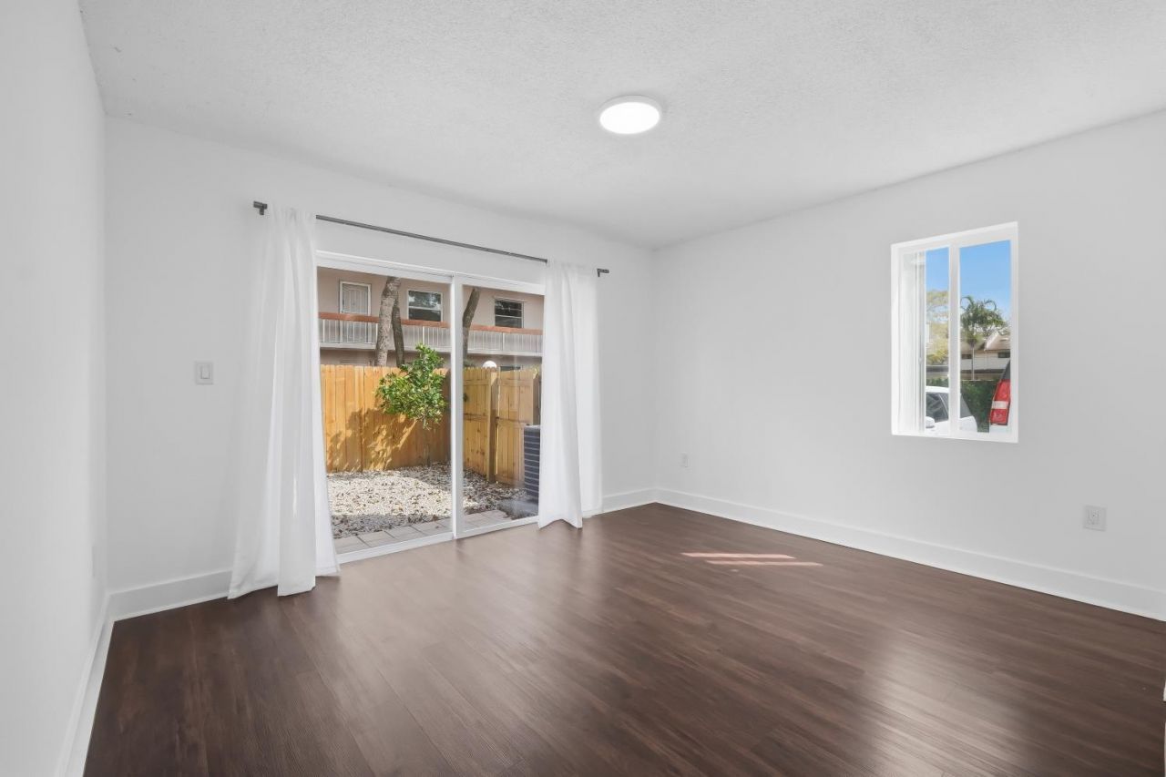 3913 NW 76th Terrace, Hollywood, FL 33024 Photo
