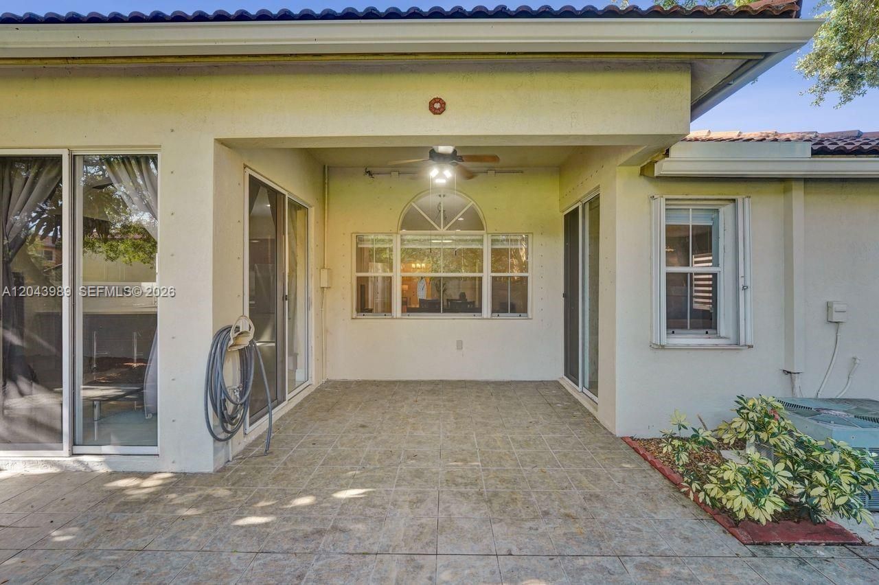 14003 N Cypress Cove Cir, Davie, FL 33325 Photo