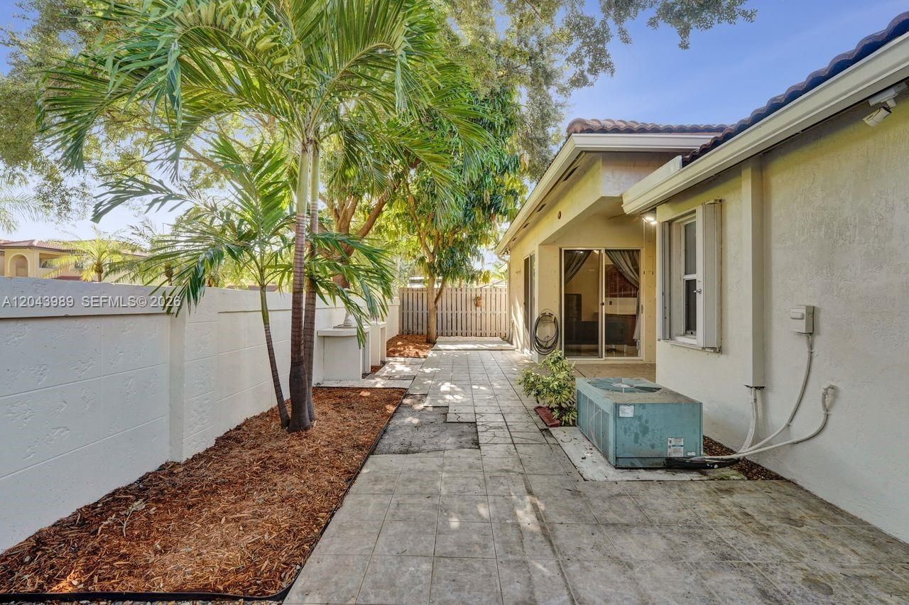 14003 N Cypress Cove Cir, Davie, FL 33325 Photo