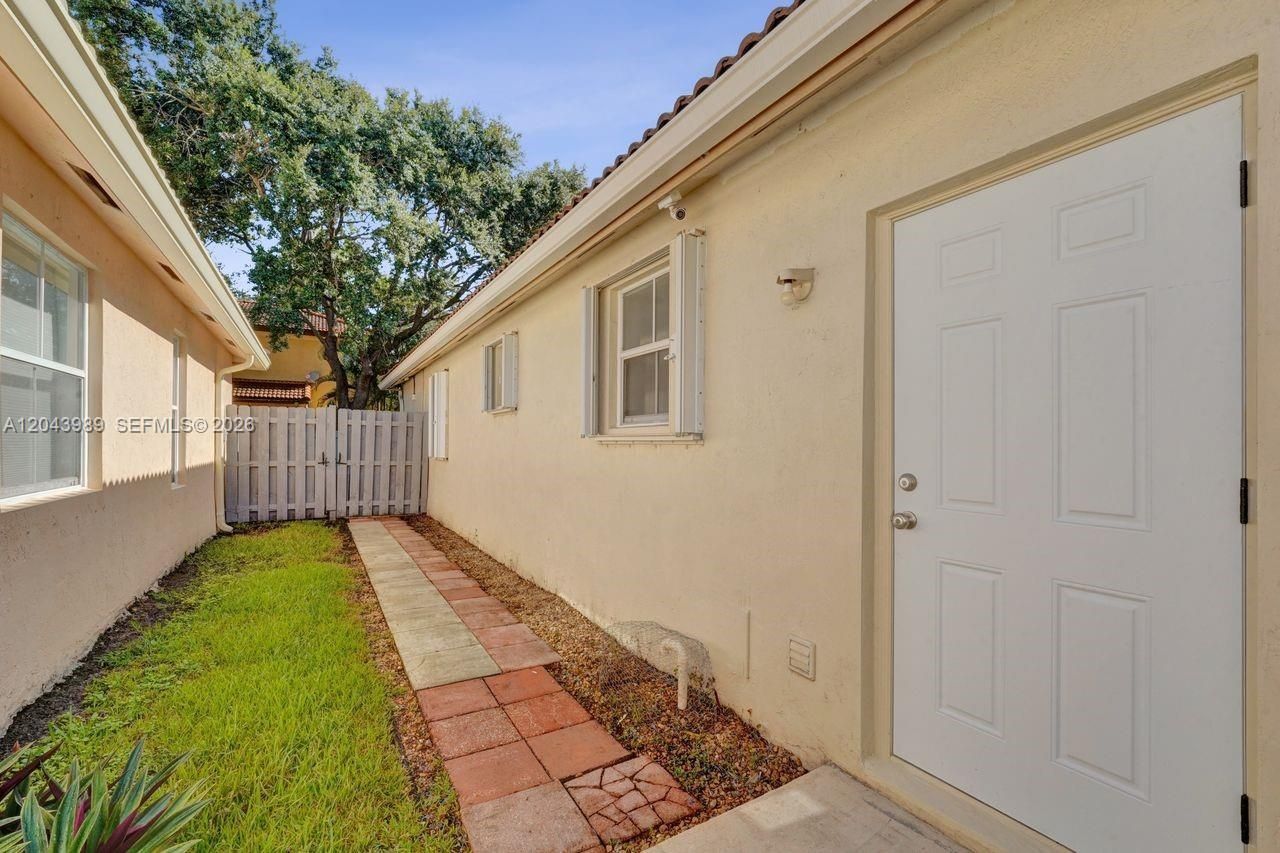 14003 N Cypress Cove Cir, Davie, FL 33325 Photo