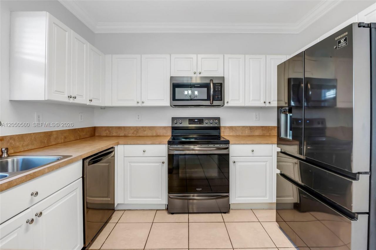 9315 SW 221 Street , Cutler Bay, FL 33190 Photo