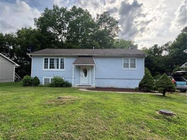 1410 Ridgeway Drive, Richmond, MO 64085