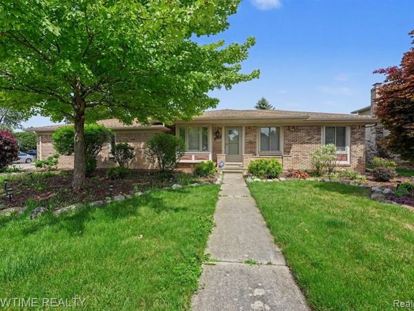40298 Sandy Drive , Clinton Twp, MI 48038