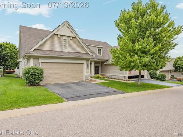 8206 Timber Trail, White Lake Twp, MI 48386