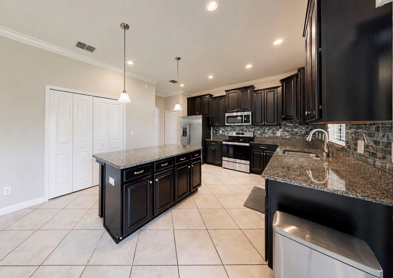 9924 Smarty Jones Drive , Ruskin, FL 33573 Photo