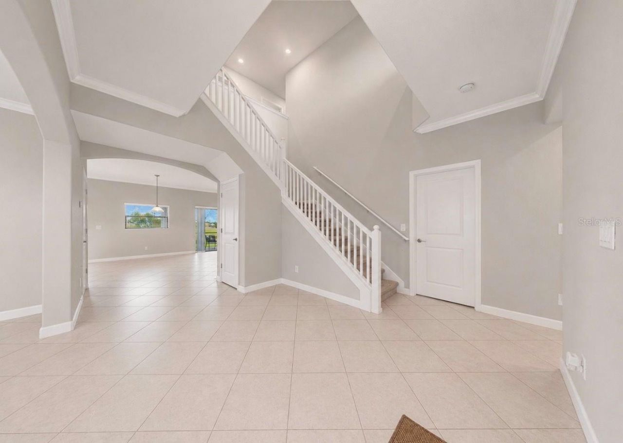 9924 Smarty Jones Drive , Ruskin, FL 33573 Photo
