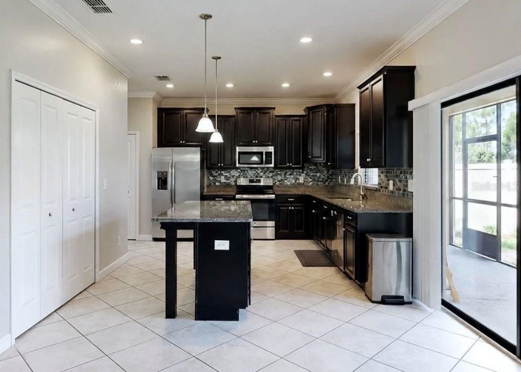 9924 Smarty Jones Drive , Ruskin, FL 33573 Photo