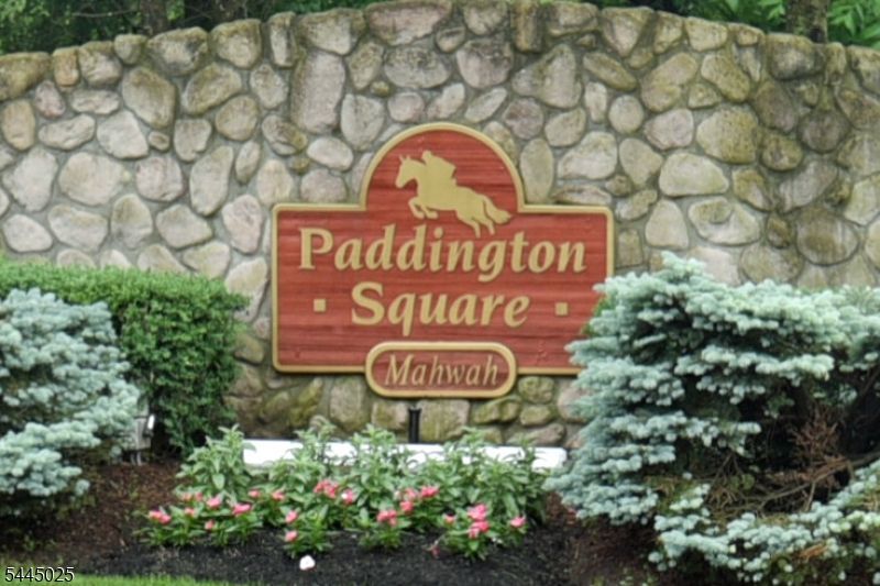 1047 Cambridge Court, Mahwah, NJ 07430 Main Photo