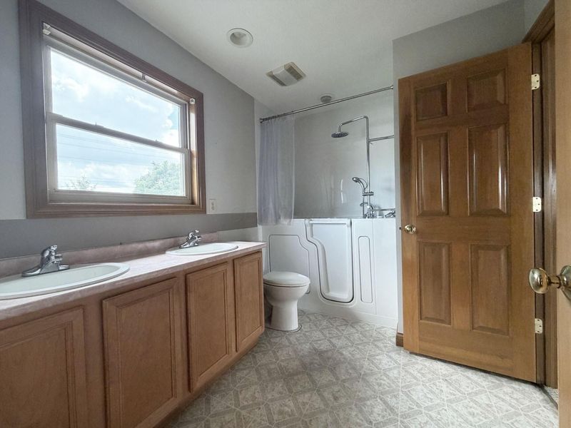 198 Oakwood Court, Westerville, OH 43081 Photo 23