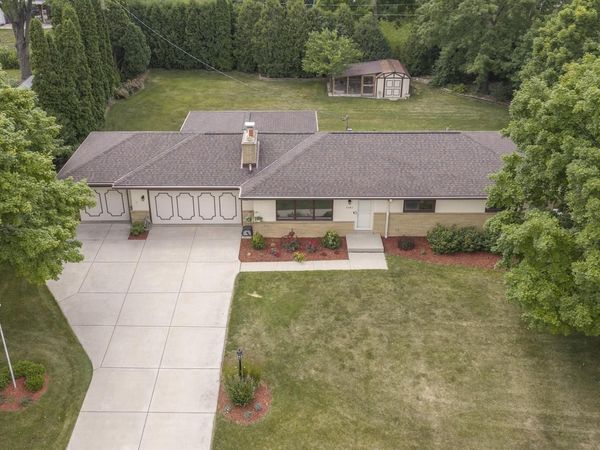 2985 S 126th STREET, New Berlin, WI 53151