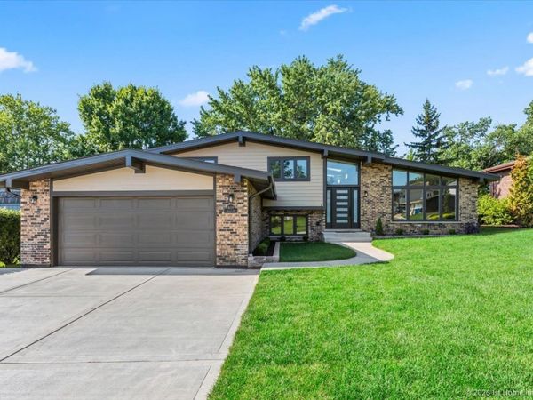 9039 Windsor Drive, Palos Hills, IL 60465