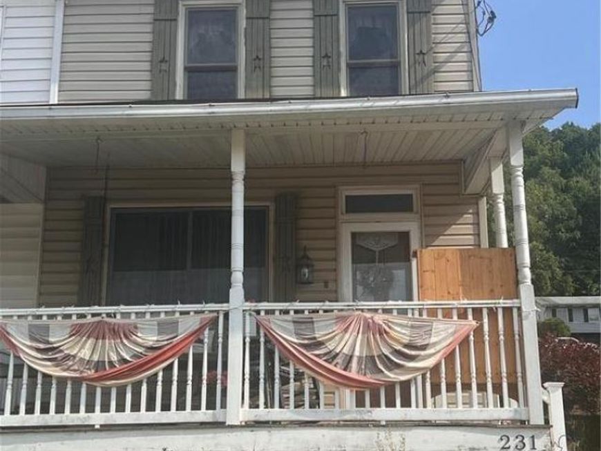231 W Railroad Street, Nesquehoning, PA 18240 Main Photo