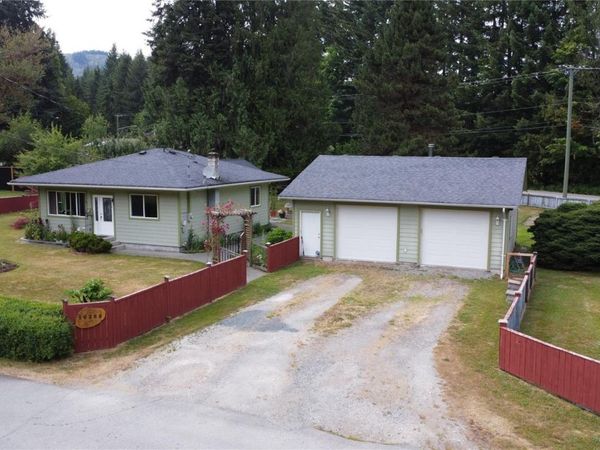 10289 Tamea Rd, Honeymoon Bay, BC V0R 1Y0