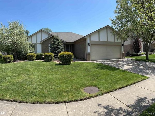 52156 Antler Drive, Macomb Twp, MI 48042