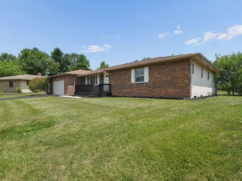 2564 Bryan Circle, Grove City, OH 43123 Photo 2