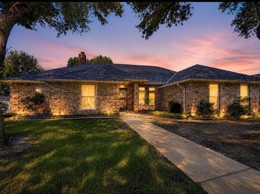 3800 Snow Creek Drive, Fort Worth, TX 76008