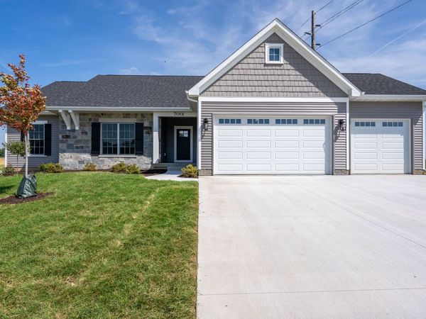 7001 Black Oak Drive, Bettendorf, IA 52722