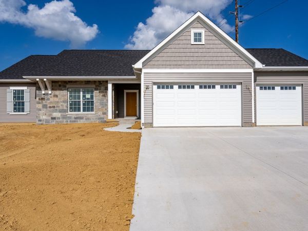 7001 Black Oak Drive , Bettendorf, IA 52722
