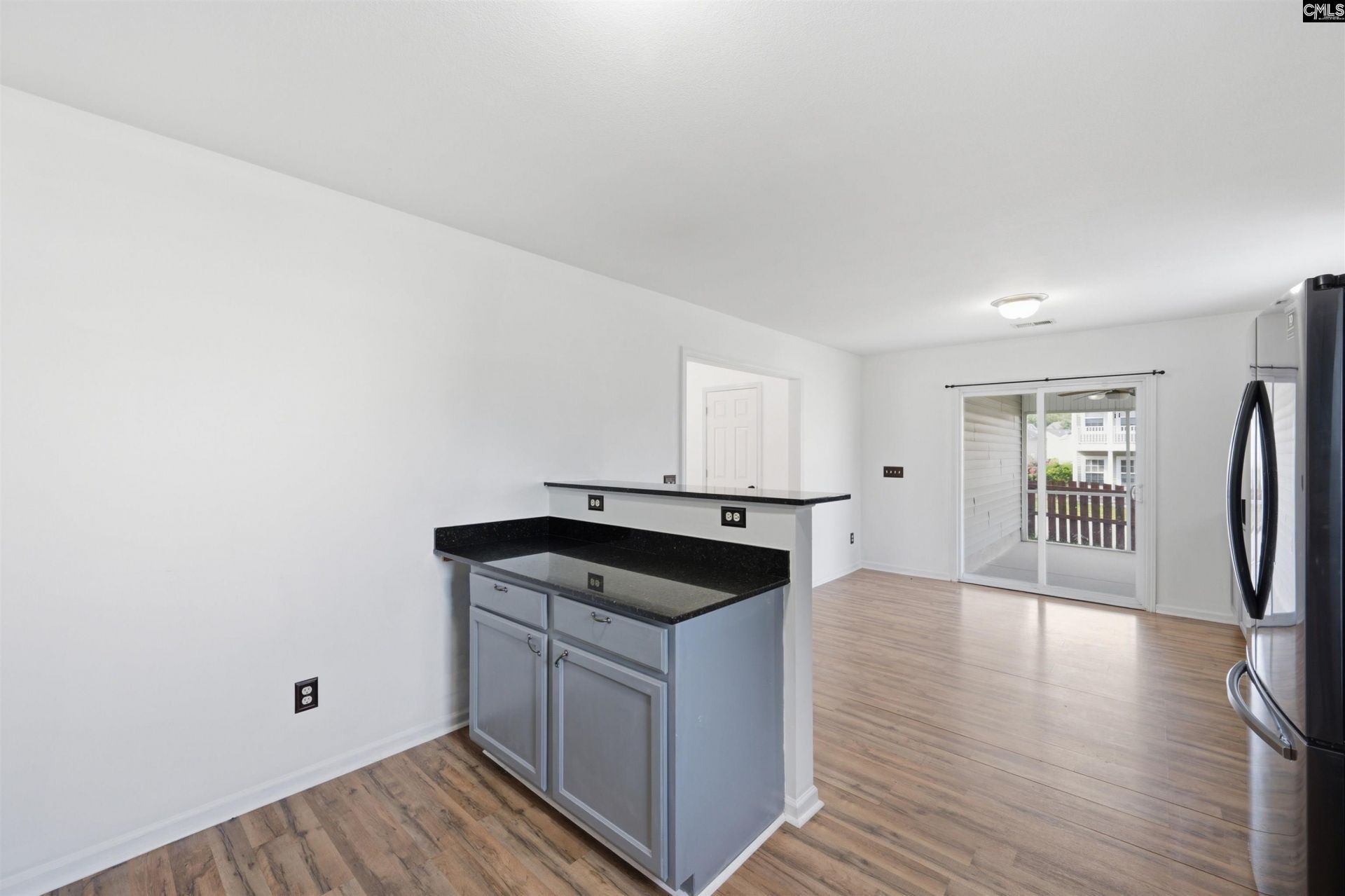 492 Denman Loop  Photo 11