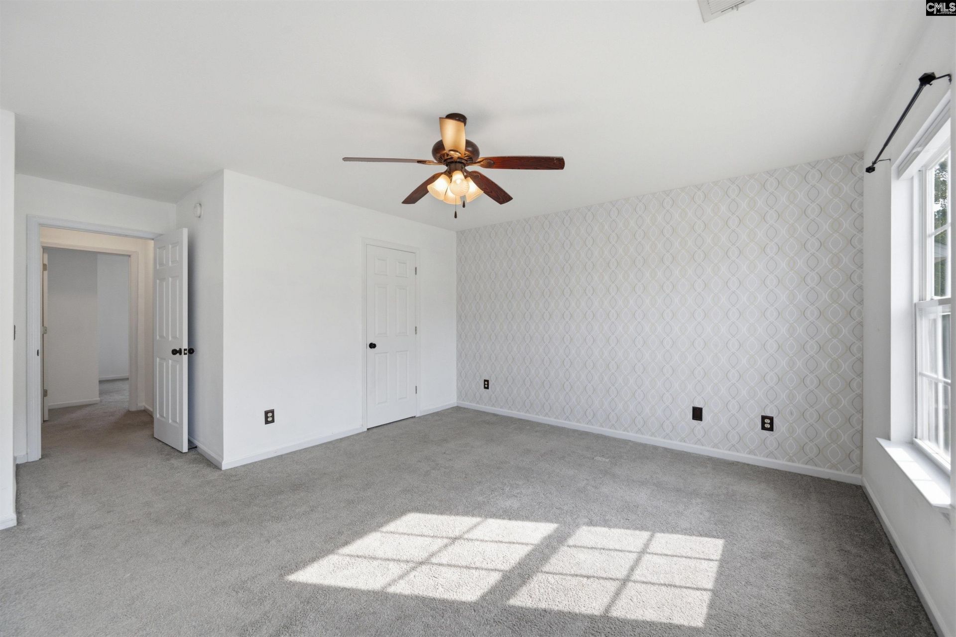 492 Denman Loop  Photo 16