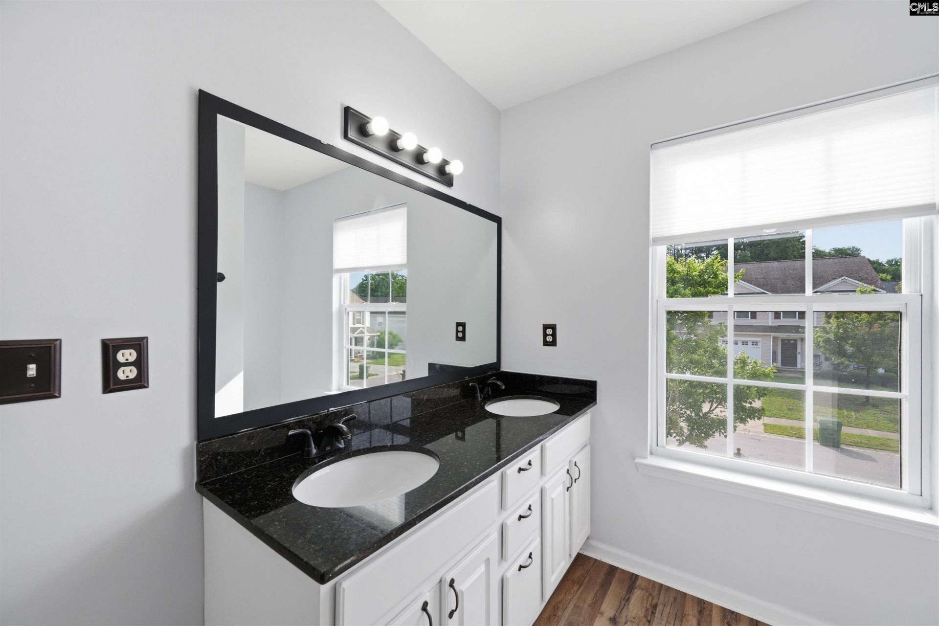 492 Denman Loop  Photo 18