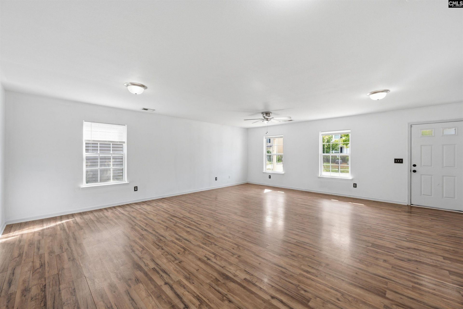 492 Denman Loop  Photo 4