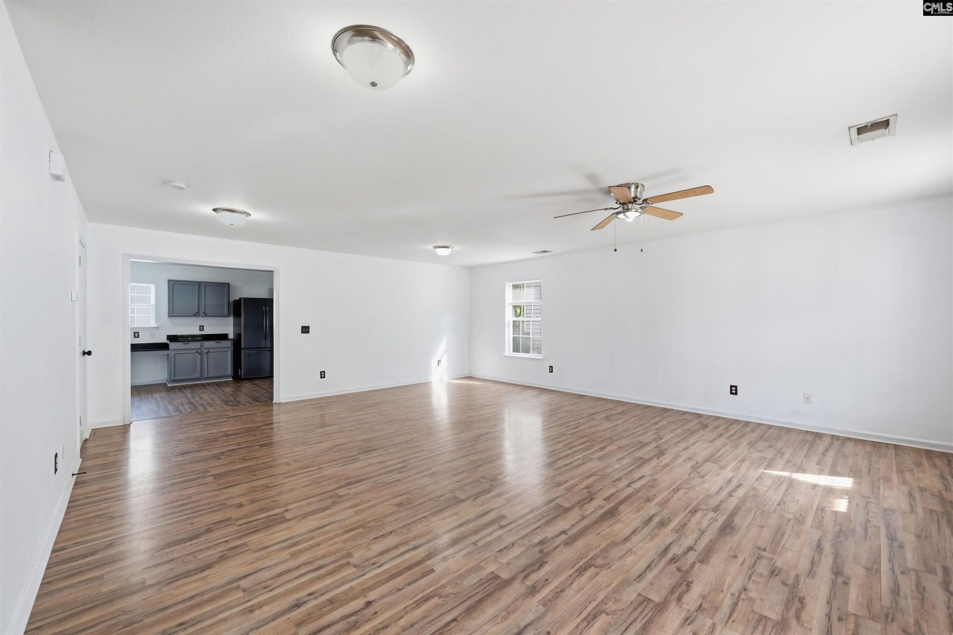 492 Denman Loop  Photo 6