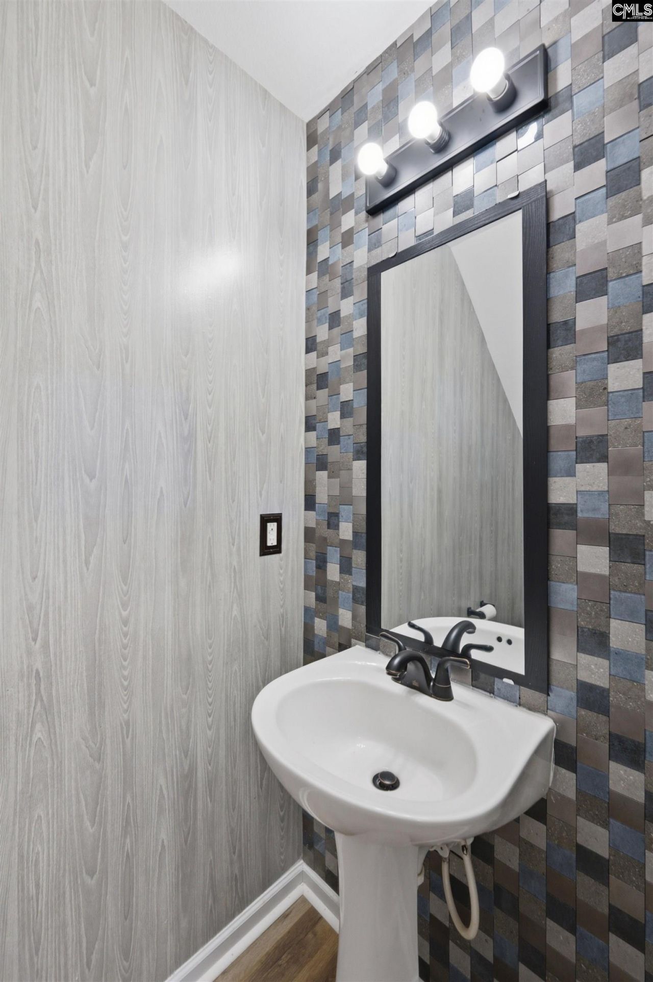 492 Denman Loop  Photo 7