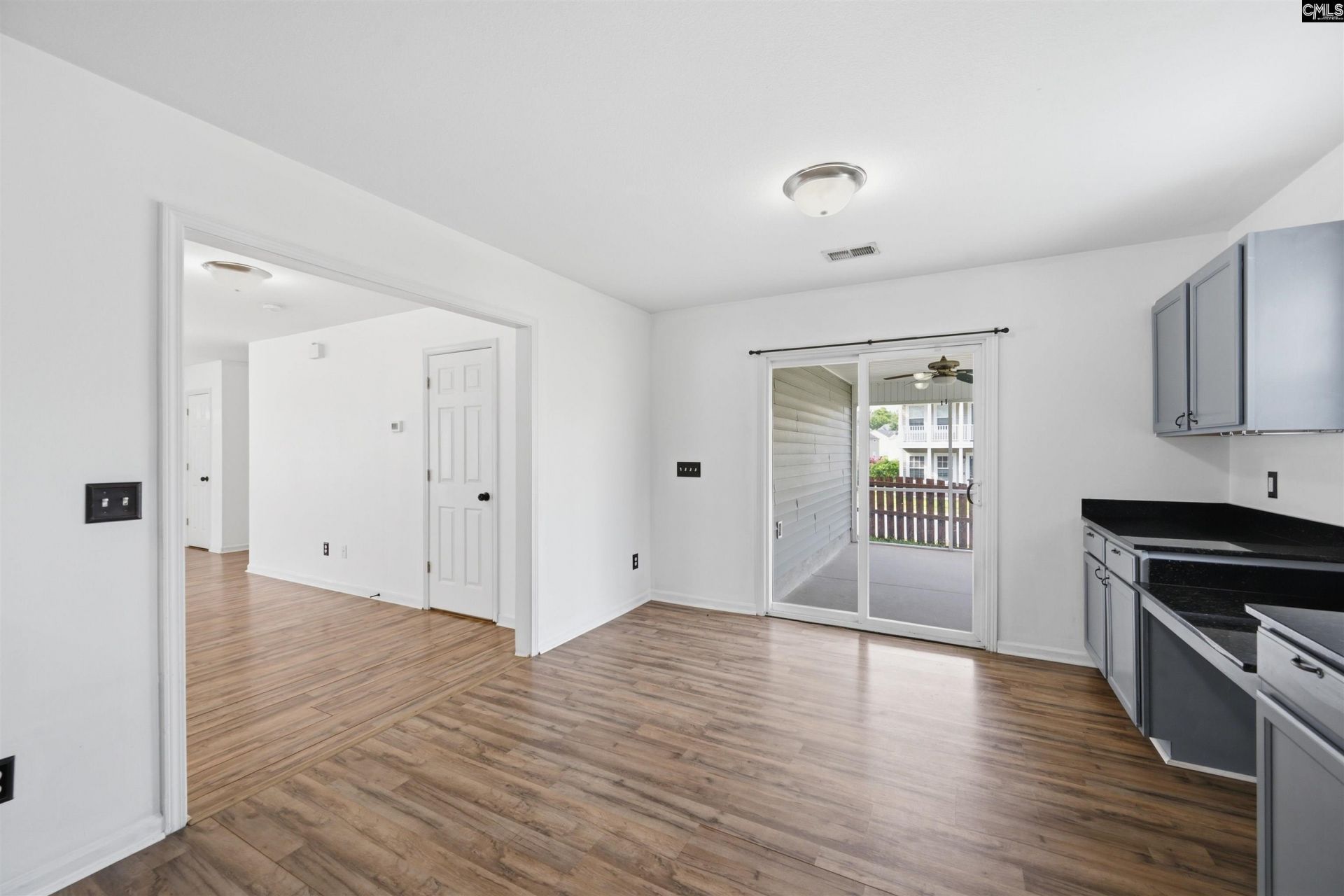 492 Denman Loop  Photo 8