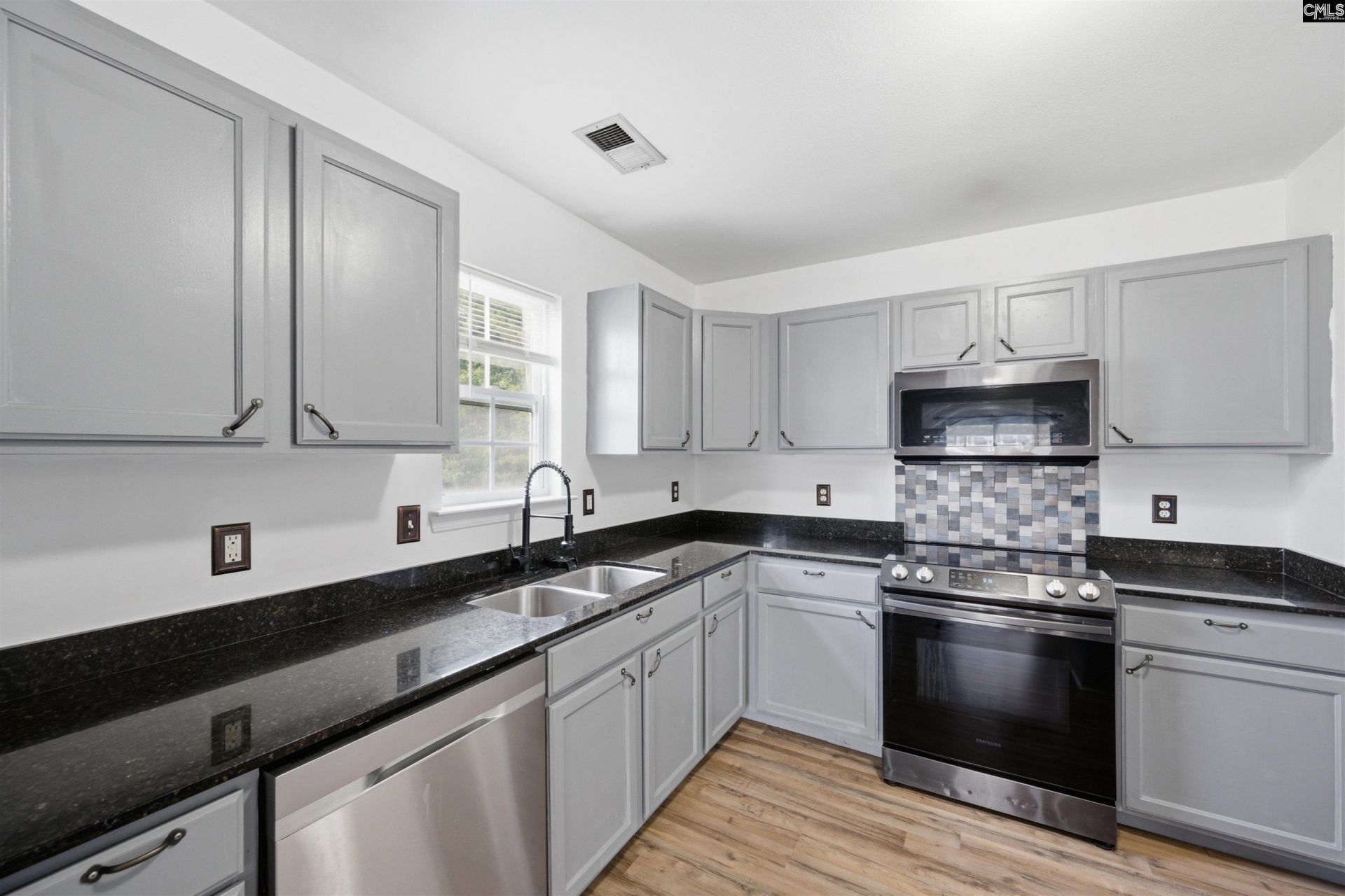 492 Denman Loop  Photo 9
