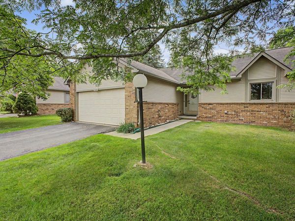 32887 Chapman Circle, Westland, MI 48185