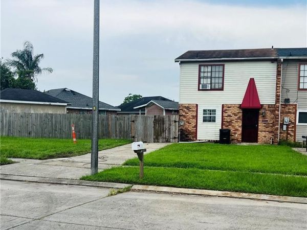 5165 BAYOUVIEW Court , New Orleans, LA 70126