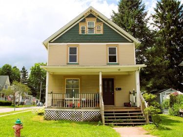 12 East Avenue, Holley, NY 14470