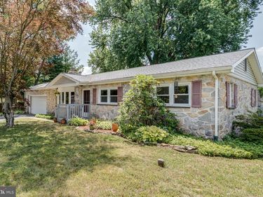 12 HEATHER LANE, DOUGLASSVILLE, PA 19518