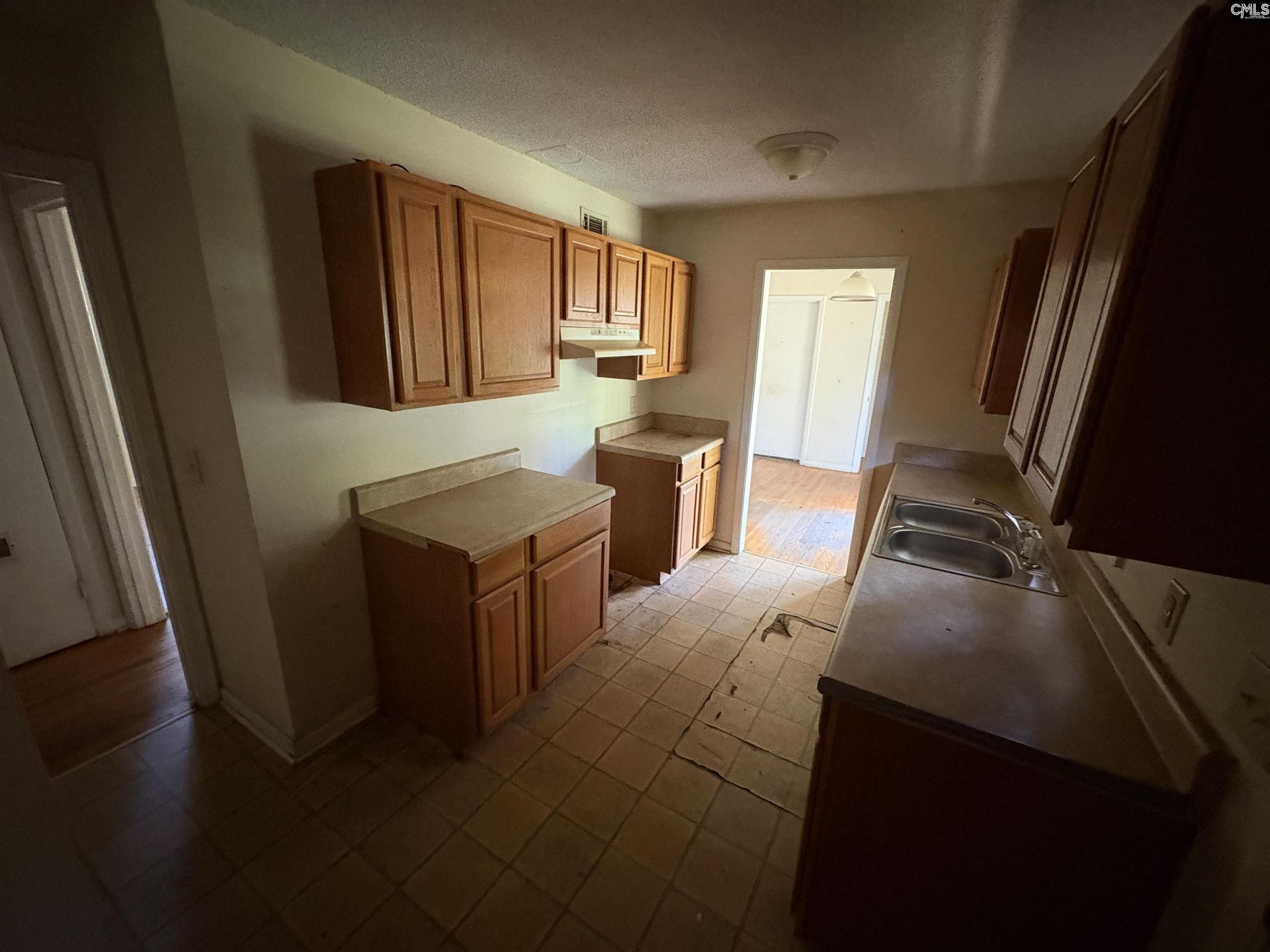 1802 Ardmore Road  Photo 4