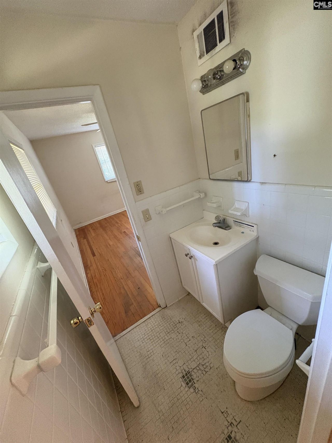 1802 Ardmore Road  Photo 7